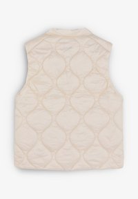 Chaleco acolchado de color crema con una textura lisa y ligeramente brillante. Presenta un cuello redondeado y un sutil patrón ondulado en la tela.