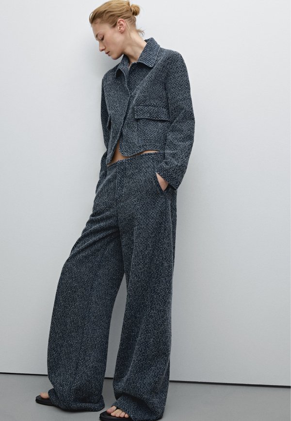 WIDE-LEG WITH PLEAT DETAIL - Trousers4