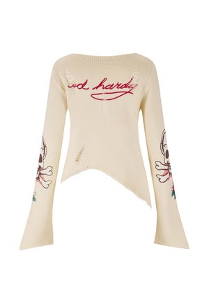 Pullover crema con maniche a campana lunghe, caratterizzato da un design strappato, teschio ricamato e fiori sulle maniche, e testo "ed hardy" in rosso.