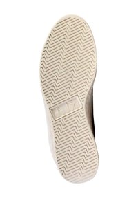 Suola di sneaker bianca con un motivo a zig zag, con un logo rettangolare su una sezione testurizzata e un design a bordi curvi.