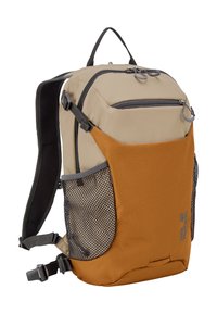 Sac à dos compact bicolore beige et orange avec poches latérales en filet noir, compartiments zippés, bretelles rembourrées et boucles réglables.