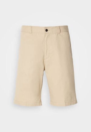 Beige shorts laget av lettvektig stoff, med flat front, standard midje med knappelukking og rett skjæring nederst.