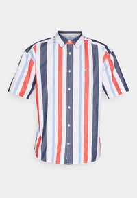 Camicia a maniche corte con bottoni caratterizzata da ampie righe verticali in rosso, bianco, azzurro e blu navy, con un piccolo logo sul lato sinistro del petto.