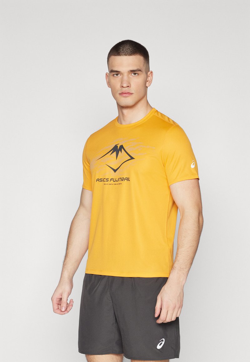 ASICS FUJITRAIL LOGO TOP - Camiseta estampada - fellow yellow/mantle green/graphite grey