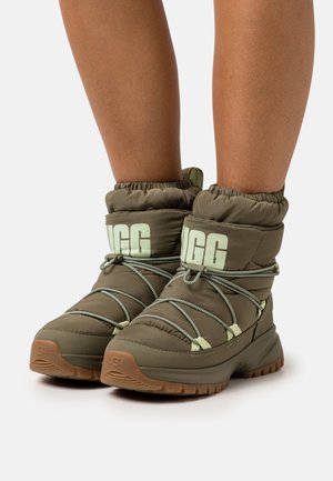 UGG YOSE PUFFER MID - Snowboots  - burnt olive