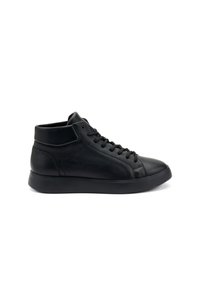 Zapatillas de deporte negras de cuero, tipo botín alto, con puntera redonda, cordones en la parte delantera, cuello acolchado y suela de goma sólida. Textura suave y diseño minimalista.