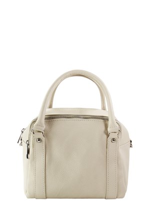 Kleine crèmekleurige leren handtas met twee korte handvatten, een ritssluiting en ritssluitingen aan de zijkanten. Getextureerd oppervlak met subtiele stiksel details.