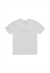 Bílá bavlněná T-shirt, krátké rukávy, kulatý výstřih, s vybledlým kruhovým motivem se slovem "Outsider" uprostřed. Hladká textura.