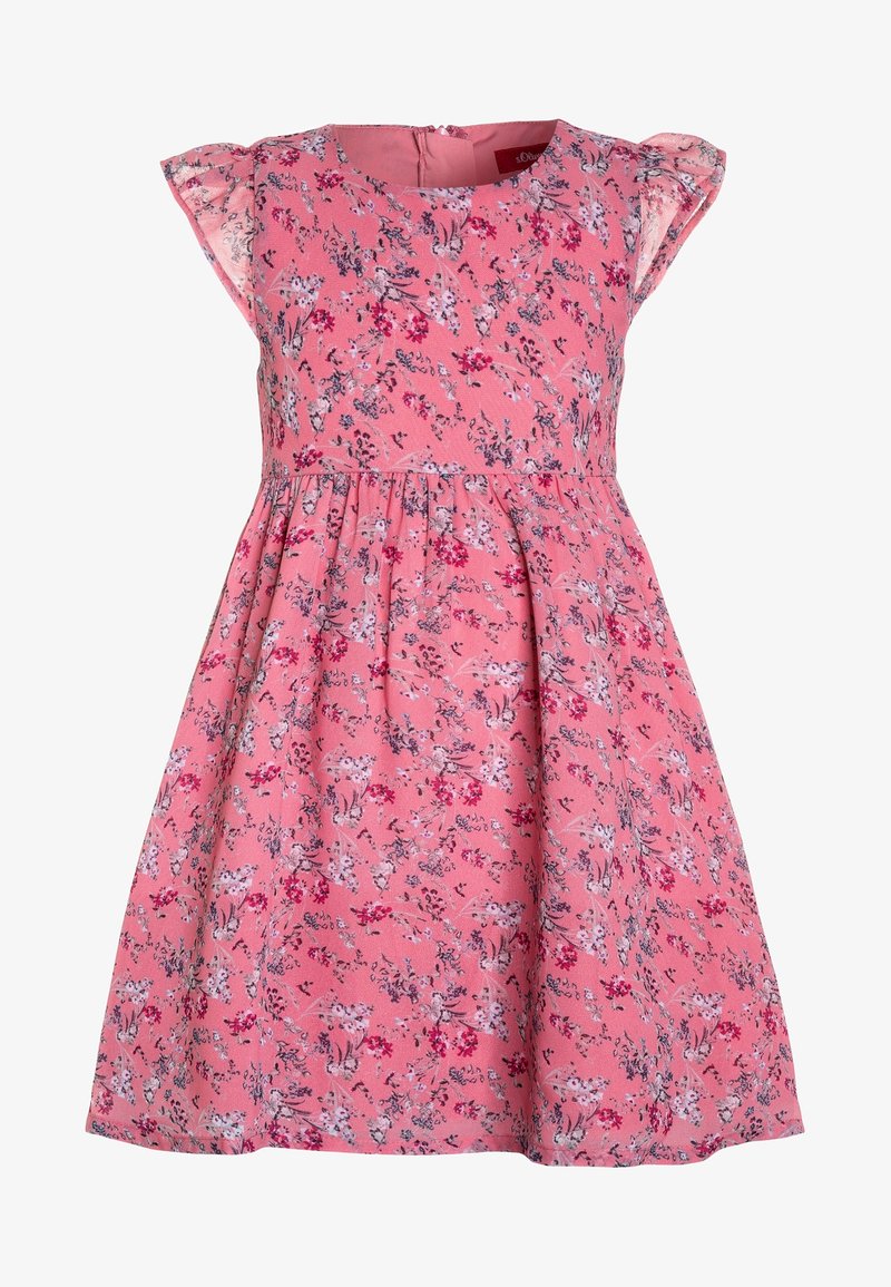 Robe florale rose avec des manches courtes à volants, un corsage ajusté et une jupe évasée. Présente une petite fermeture éclair au dos et divers motifs de fleurs.