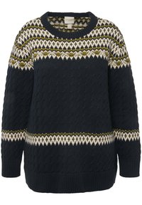 Marinblå stickad tröja med en texturerad mönster, med en geometrisk stickdesig i krämfärg och olivgrön över bröstet och ärmarna.