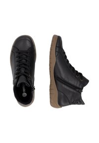Bottines en cuir noir avec semelles en caoutchouc marron, lacets à l'avant et fermetures éclair latérales, vues de dessus et de côté sur fond blanc.
