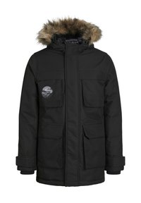 Svart parkas med pälsfodrad huva, fyra framfickor och ribbade muddar. Tillverkad av slitstarkt tyg, med en logotyprem på bröstet.