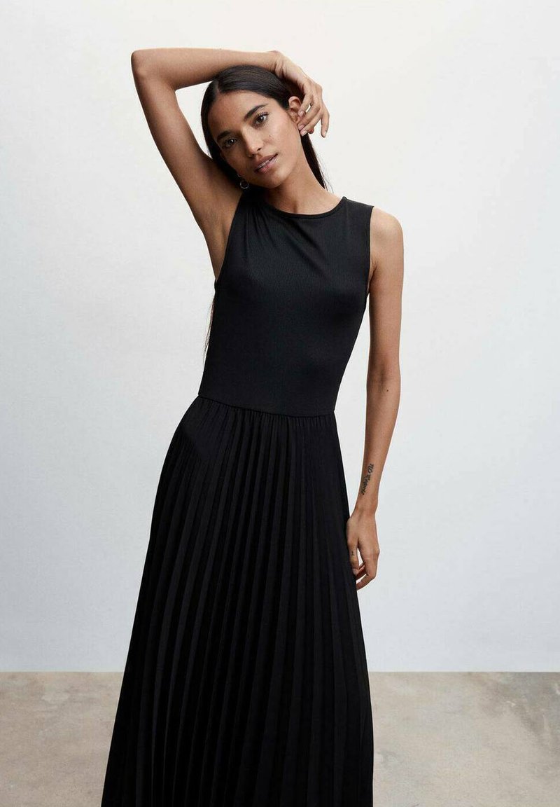 Kalinga Ashok Robe Dentelle Longue Noire Kalinga Ashok Robe