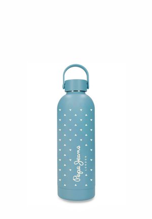Botella de agua de metal azul con un patrón de corazones blancos y el logo "Pepe Jeans London", con un asa en bucle en la tapa.