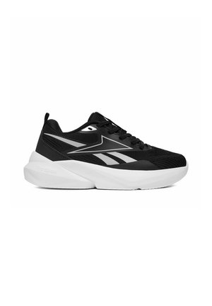 Czarno-szary sportowy sneaker z białą grubą podeszwą, siateczkową cholewką oraz wiązaniem, widoczny z boku.
