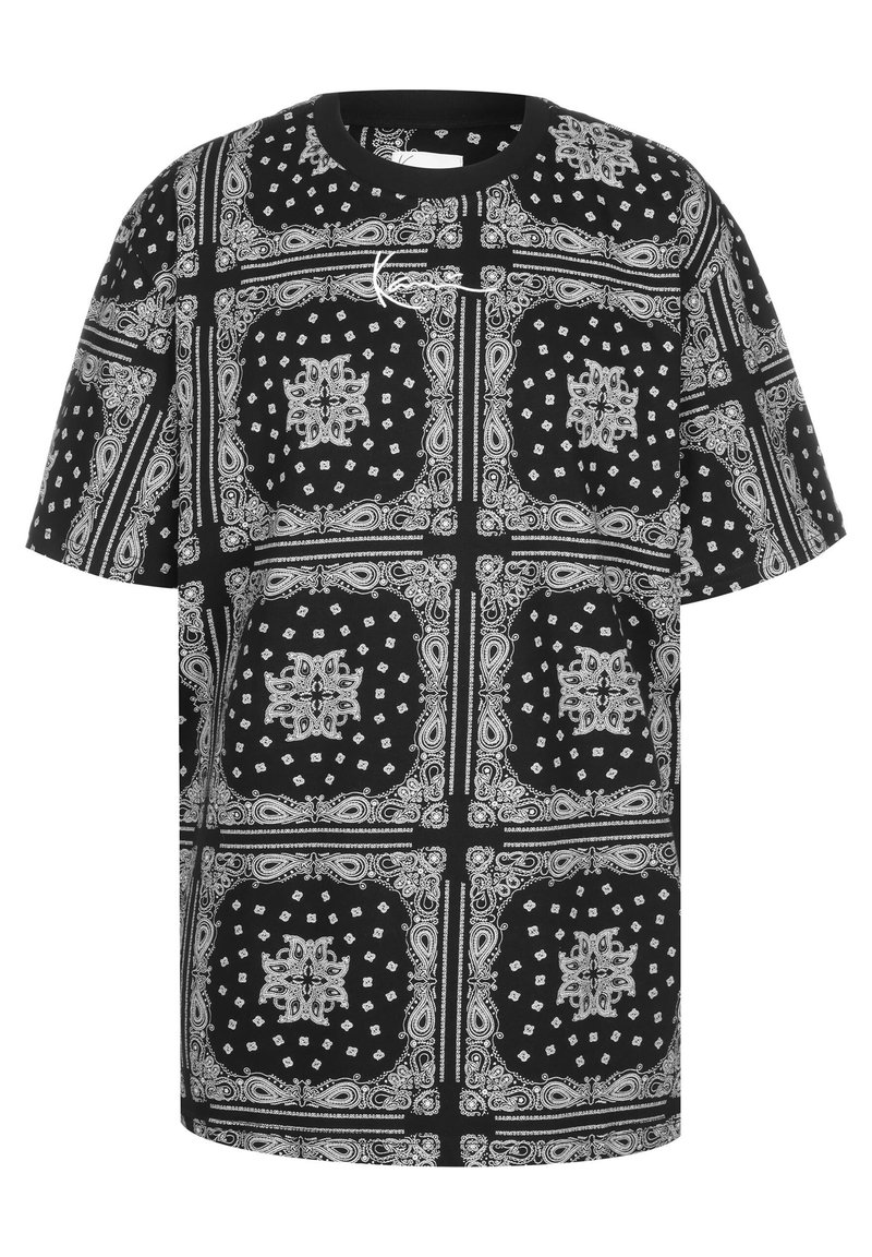 Svart och vit oversized t-shirt med paisleymönster och diamantmönster, rund hals, korta ärmar och en mjuk bomullstextur.