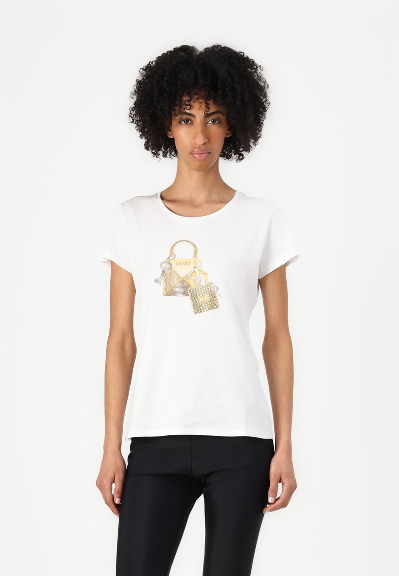 T-shirt in cotone bianco con stampa metallica di due borse, una dorata e una argentata, con dettagli chiave, sul fronte. Maniche corte, scollatura rotonda.