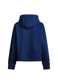 Haut à capuche court bleu marine avec capuche, poignets et ourlet côtelés ; texture lisse, sans motifs visibles, avec un détail de logo au niveau du poignet.
