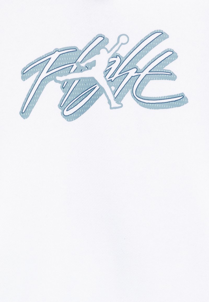 Camiseta blanca con un diseño gráfico azul que incluye letras estilizadas y la silueta de una figura en movimiento. Textura suave de algodón.
