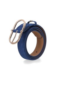 Blå ruskindsbælte med en glat overflade, der har en guldfarvet metalspænde og et klassisk design. Justerbart med flere huller til størrelsesjustering.