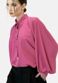 Unselected, pink