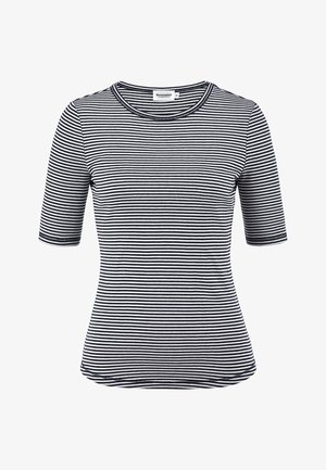 Schwarz-weiß gestreiftes, tailliertes T-Shirt mit kurzen Ärmeln, rundem Ausschnitt und sichtbaren Nähten an den Kanten.