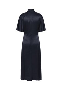 Srednje dolga obleka mornarsko modre barve iz gladkega materiala. Ima visoki ovratnik, kratke rokave in skriti zadrgo na hrbtni strani.