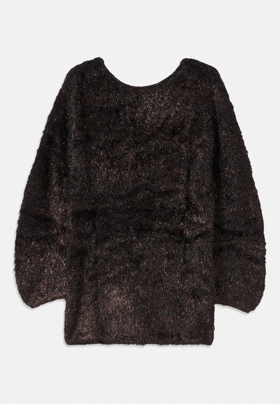 Top en fausse fourrure noire avec un col rond, des manches longues et une surface texturée. Il présente une sensation douce et moelleuse avec un léger éclat.