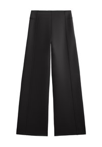 Weite schwarze Hosen aus glattem Stoff mit strukturiertem Design, featuring Vordernaht und Taschen an den Seiten.