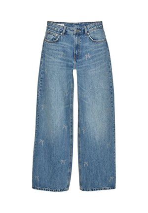 Jasnoniebieskie spodnie typu wide-leg wykonane z denimu, zdobione haftowanymi wzorami kokardek, z pięcioma kieszeniami oraz zapięciem na guzik i zamek błyskawiczny.