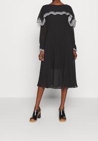 See by Chloé Vapaa-ajan mekko - black denim