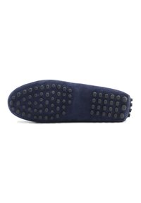Navy suede kengät, joissa on kumiset nupukit pidon parantamiseksi. Muoto on pyöristetty kärki ja sileä, teksturoitu pinta.