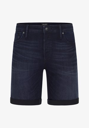 Ciemne szorty dżinsowe o standardowym kroju, z podwiniętymi nogawkami i pięcioma kieszeniami. Posiadają kontrastowe przeszycia oraz zapięcie na guzik w pasie.