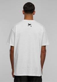 Upscale by Mister Tee SPEED HEAVY  - T-shirt imprimé - white