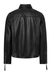 Černá kožená bunda s límečkem, vybavená zipovými manžetami a hladkým povrchem, s minimálním prošitím a čistými liniemi.