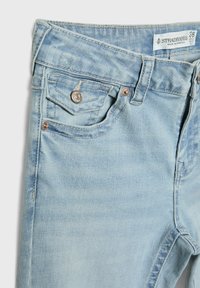 Thumbnail Image 9