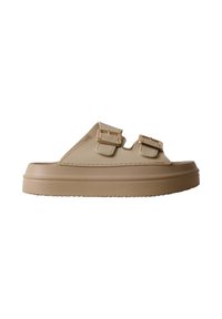 Sandale beige à semelle épaisse avec deux brides réglables munies de boucles dorées.