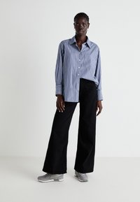 GAP BIG STRIPES BIG CUFF BIG COLLAR - Camicia - blue