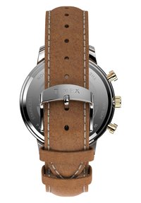 Orologio con cinturino in pelle marrone e hardware in metallo argentato, dotato di pulsanti cronografo, cassa rotonda in acciaio inossidabile e segni chiari sul quadrante.
