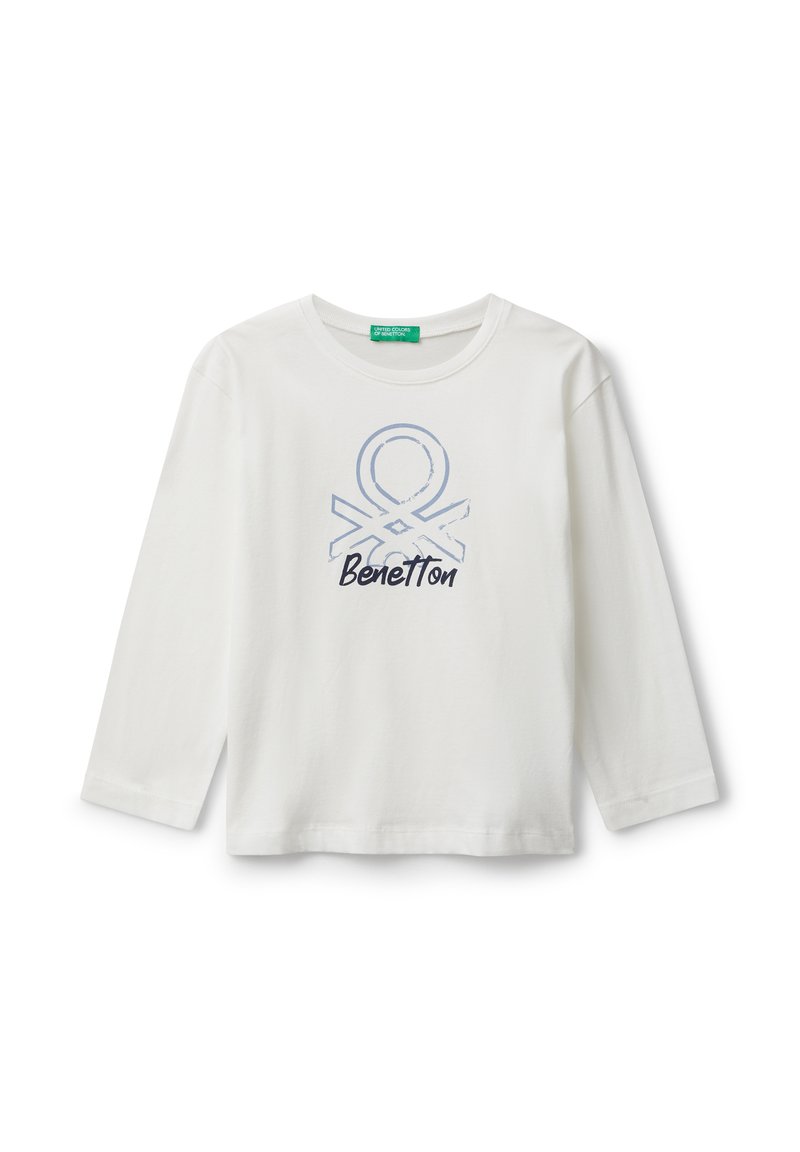 Witte longsleeve t-shirt met ronde hals en het lichtblauwe en zwarte United Colors of Benetton-logo gecentreerd op de voorkant.