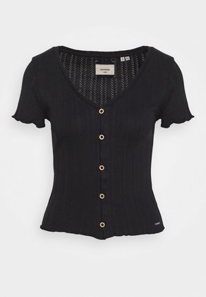 Haut court en maille noire à manches courtes avec un col en V, présentant une texture côtelée, six boutons avec des accents dorés et un ourlet légèrement évasé.