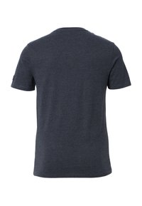 Camiseta de algodón gris oscuro de manga corta vista desde atrás sobre un fondo blanco.