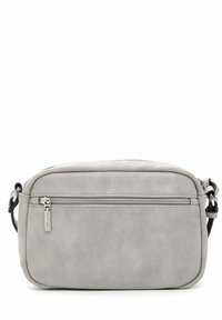 Graue Tasche aus Kunstleder zum Umhängen mit einer Reißverschlusstasche vorne, rechteckiger Form, glatter Oberfläche und verstellbarem Riemen.