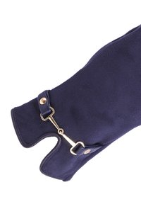 Guanti in pile blu navy con una texture liscia, dotati di una fibbia tono oro e di una fascia in pelle sul polso per una vestibilità regolabile.