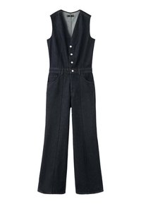 Mono de mezclilla oscura con escote en V profundo, diseño sin mangas, cierre frontal con botones, piernas anchas y dos bolsillos frontales.