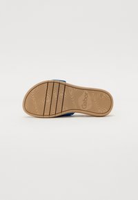 Thumbnail Image 5