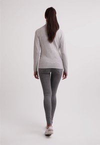 CASH-MERE CASH-MERE ROLLKRAGEN PULLOVER - Strickpullover - hellgrau