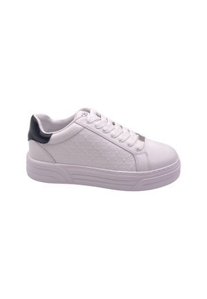 Sneaker bianche con motivo testurizzato sui lati, finitura liscia, punta rotonda, lacci e accento nero sul tallone. Suola in gomma.