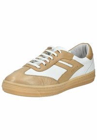 Sneaker with a beige leather toe and heel, white leather sides, and beige accents. Features white laces and a rubber sole.