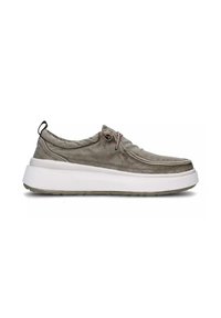 Sneaker in tela grigia con suola bianca spessa e cuciture a contrasto, caratterizzata da un design semplice e dettagli in pizzo in tonalità chiare.
